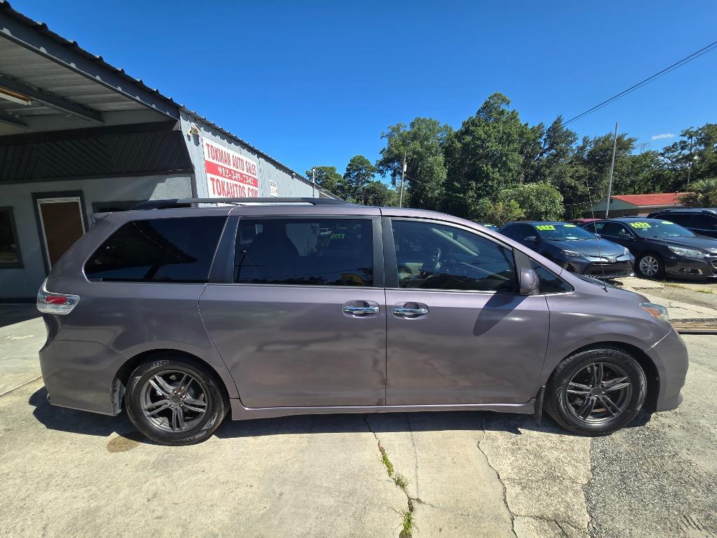 2014 Toyota Sienna - $12,500