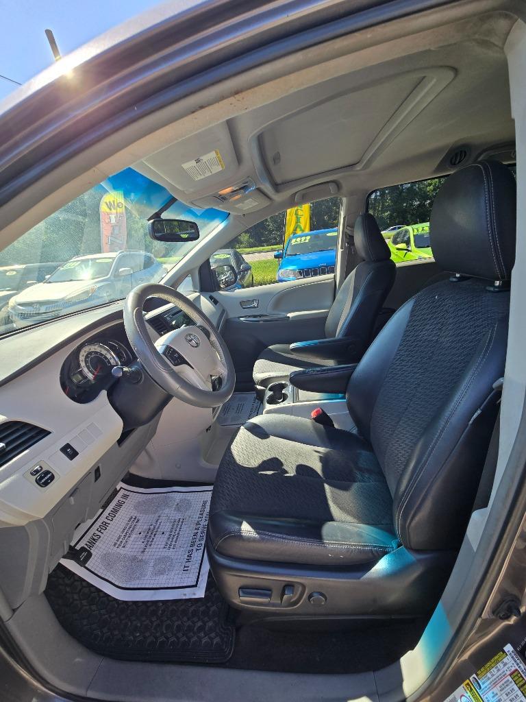 2014 Toyota Sienna - $12,500