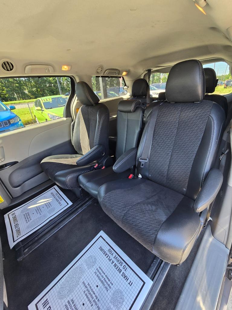 2014 Toyota Sienna - $12,500