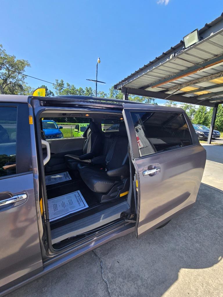 2014 Toyota Sienna - $12,500