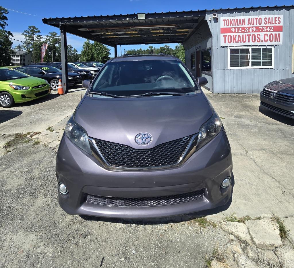 2014 Toyota Sienna - $12,500