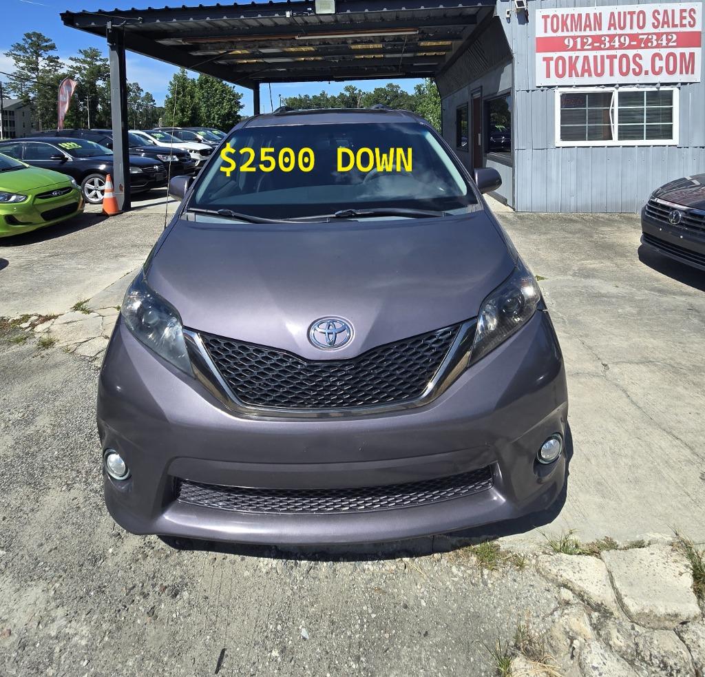 2014 Toyota Sienna - $12,500