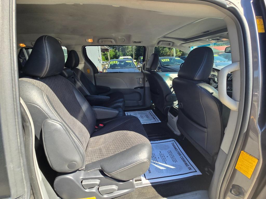 2014 Toyota Sienna - $12,500