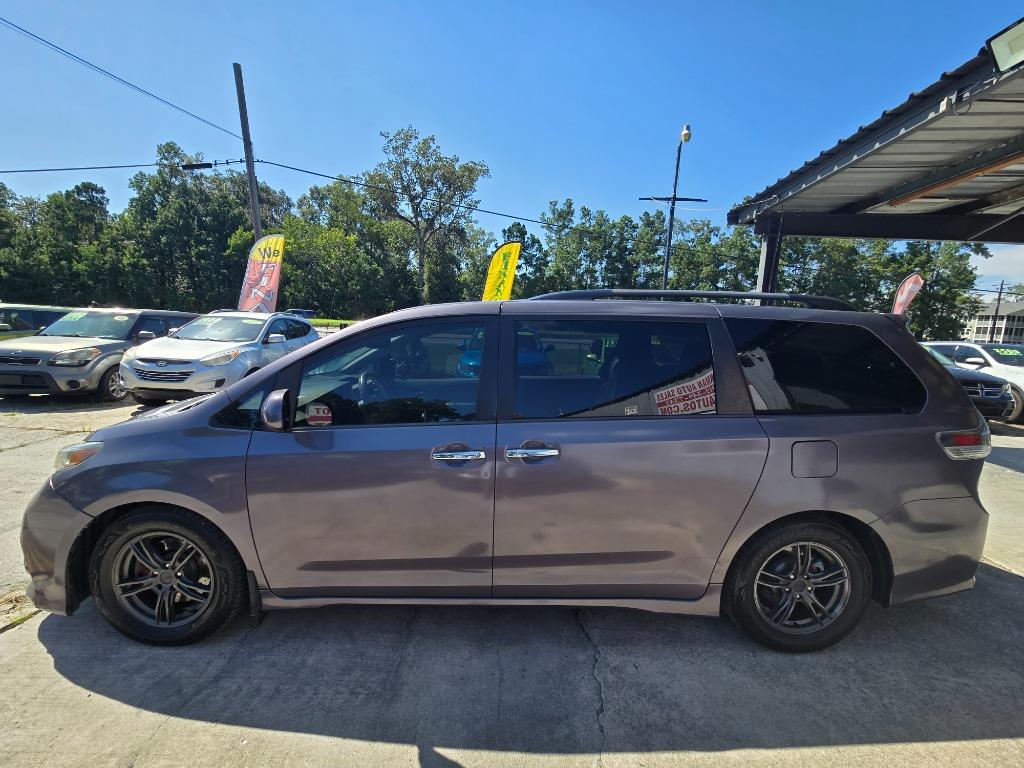 2014 Toyota Sienna - $12,500