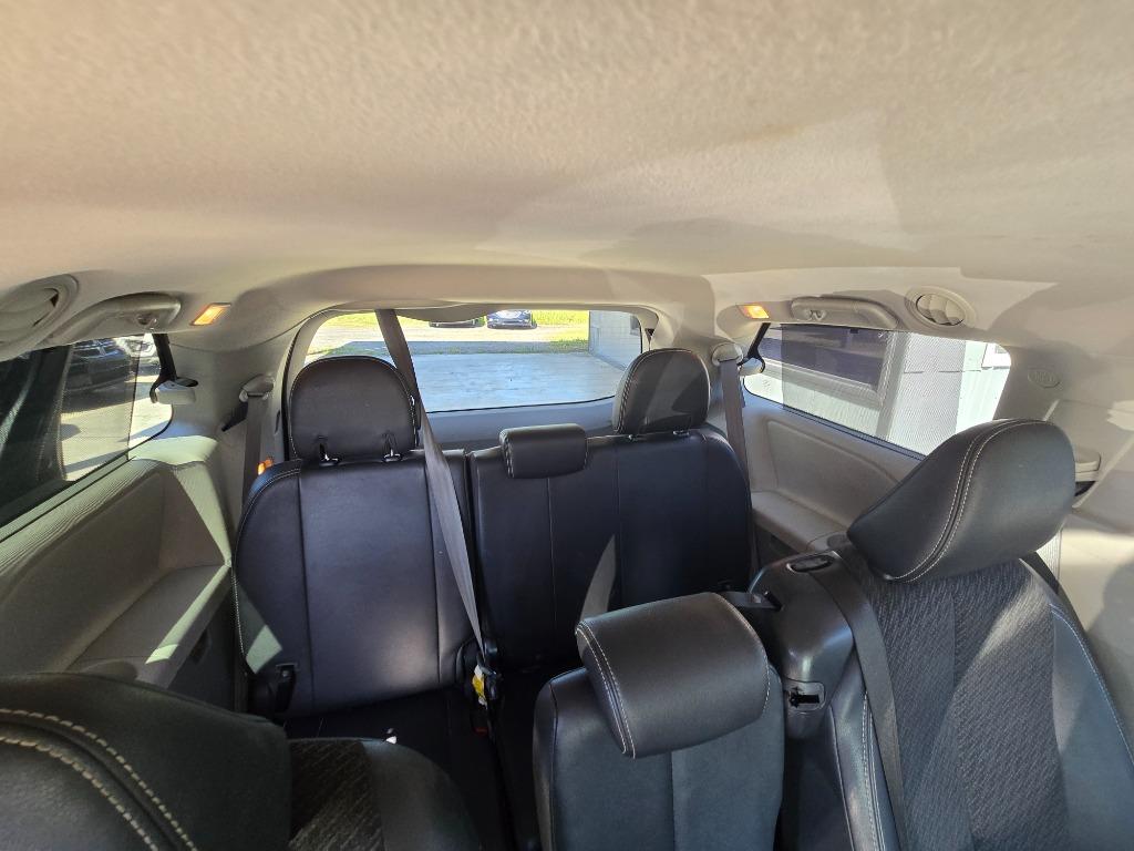 2014 Toyota Sienna - $12,500