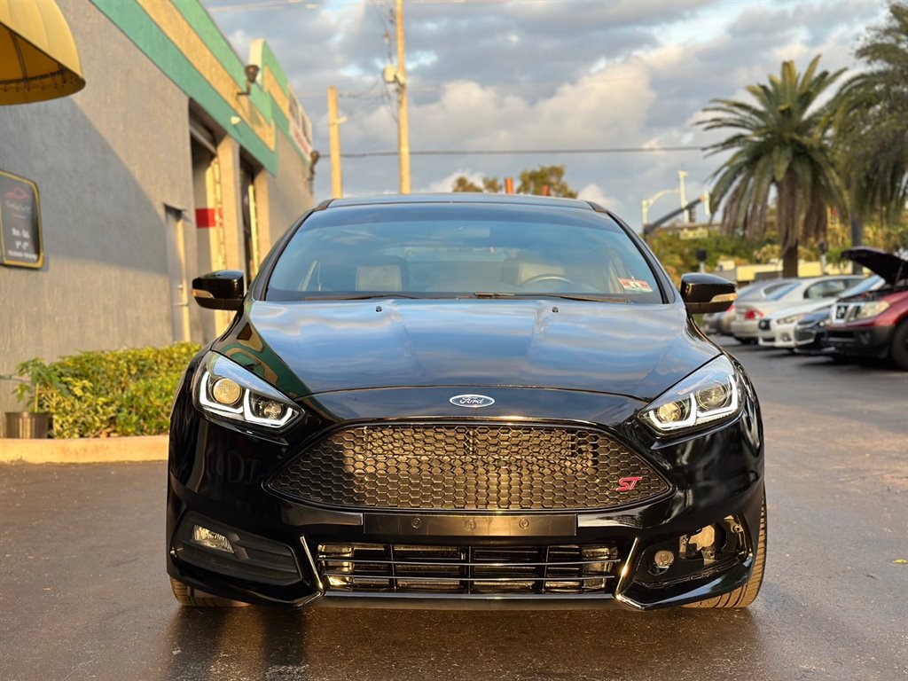 2017 Ford Focus ST photo