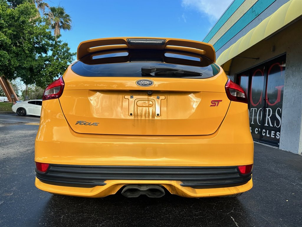 2016 Ford Focus ST photo