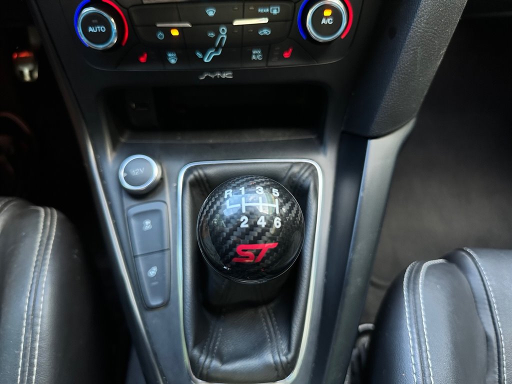 2016 Ford Focus ST photo