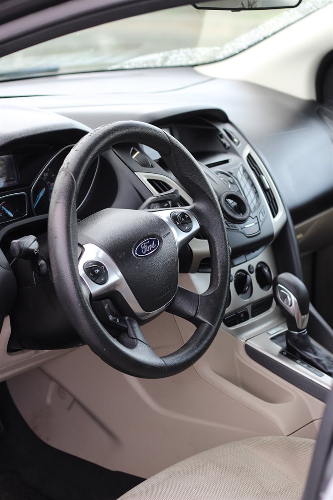 2014 Ford Focus - $6,400