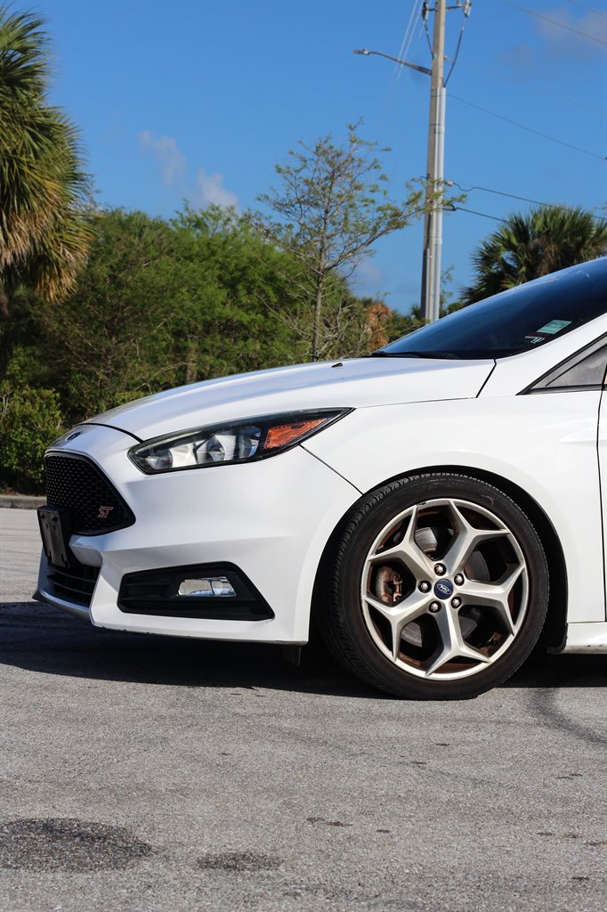 2016 Ford Focus - $10,999
