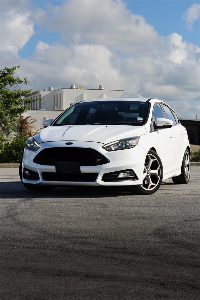 2016 Ford Focus - $10,999