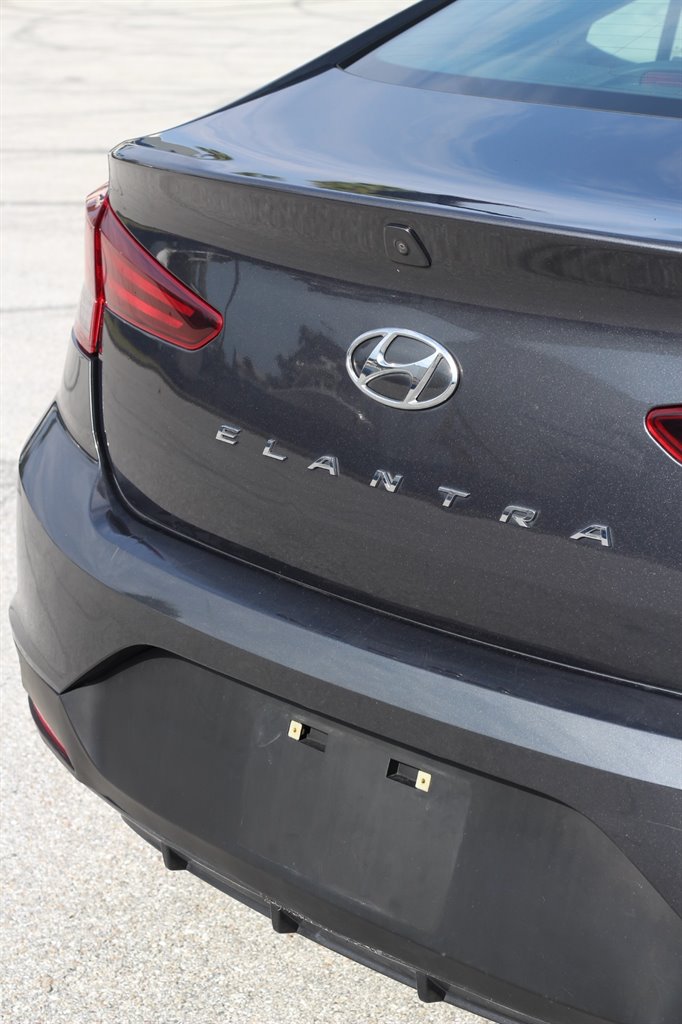 2020 Hyundai Elantra - $10,999