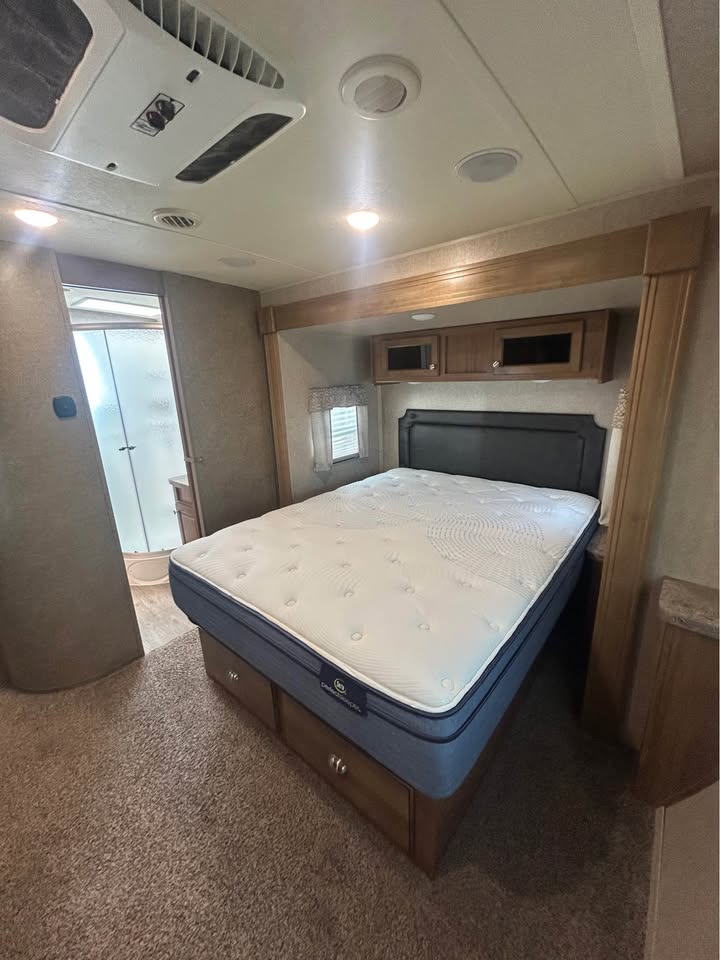 2018 Forest River ROCKWOOD 8328BS photo