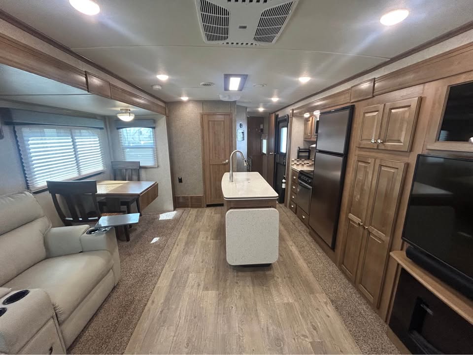 2018 Forest River ROCKWOOD 8328BS photo