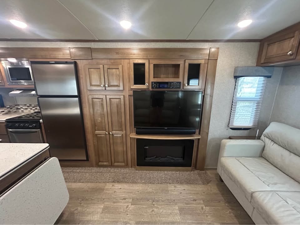 2018 Forest River ROCKWOOD 8328BS photo