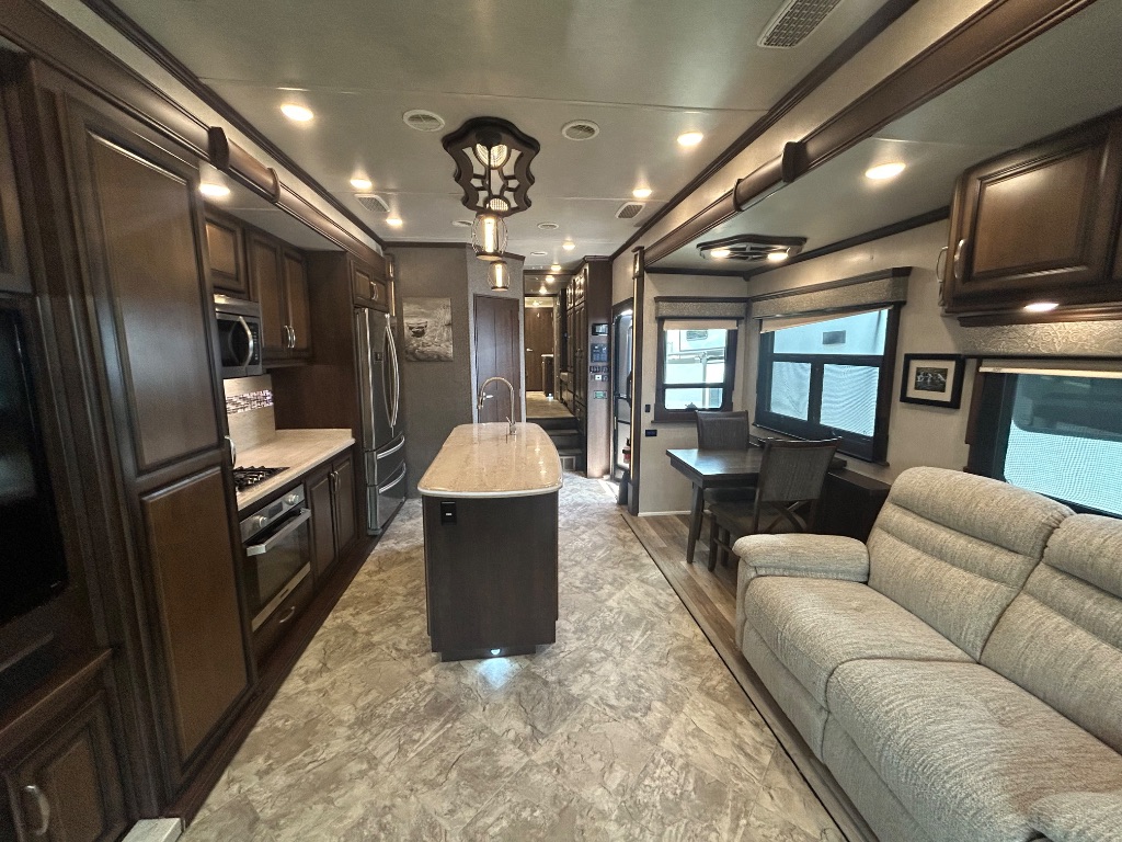2020 HEARTLAND  LANDMARK 365  - $42,999