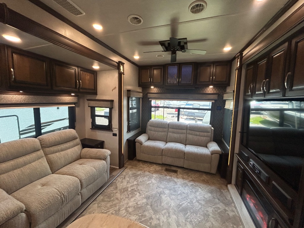 2020 HEARTLAND  LANDMARK 365  - $42,999