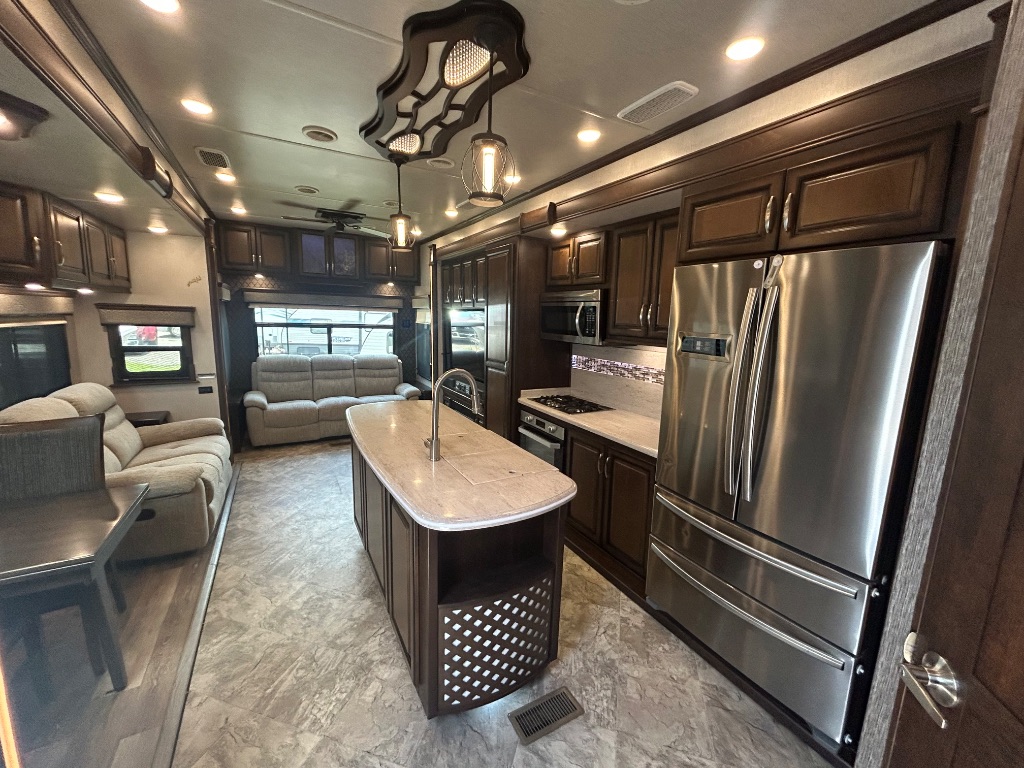 2020 HEARTLAND  LANDMARK 365  - $42,999