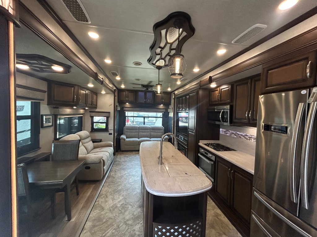 2020 HEARTLAND  LANDMARK 365  - $42,999