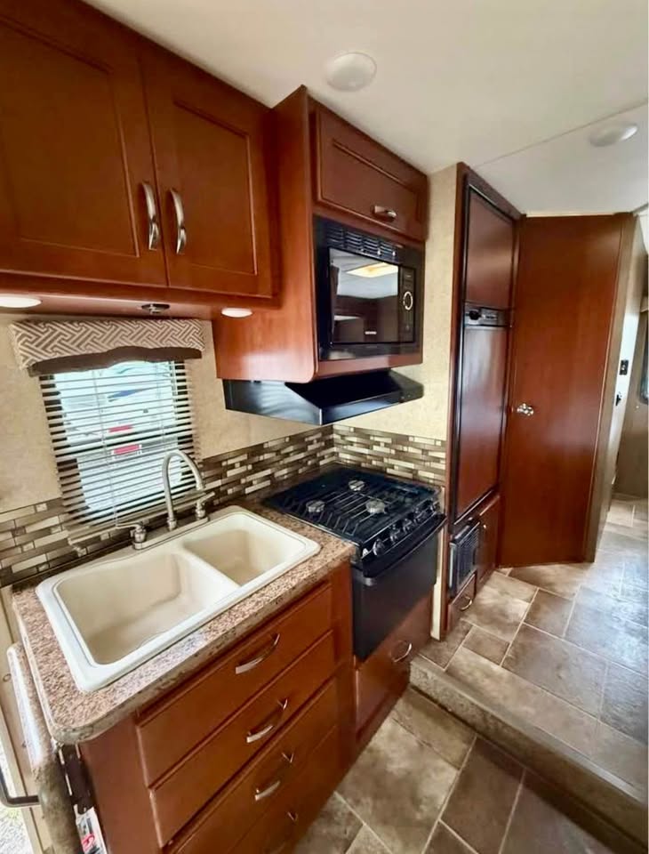 2017 Ford E-450 - $47,000