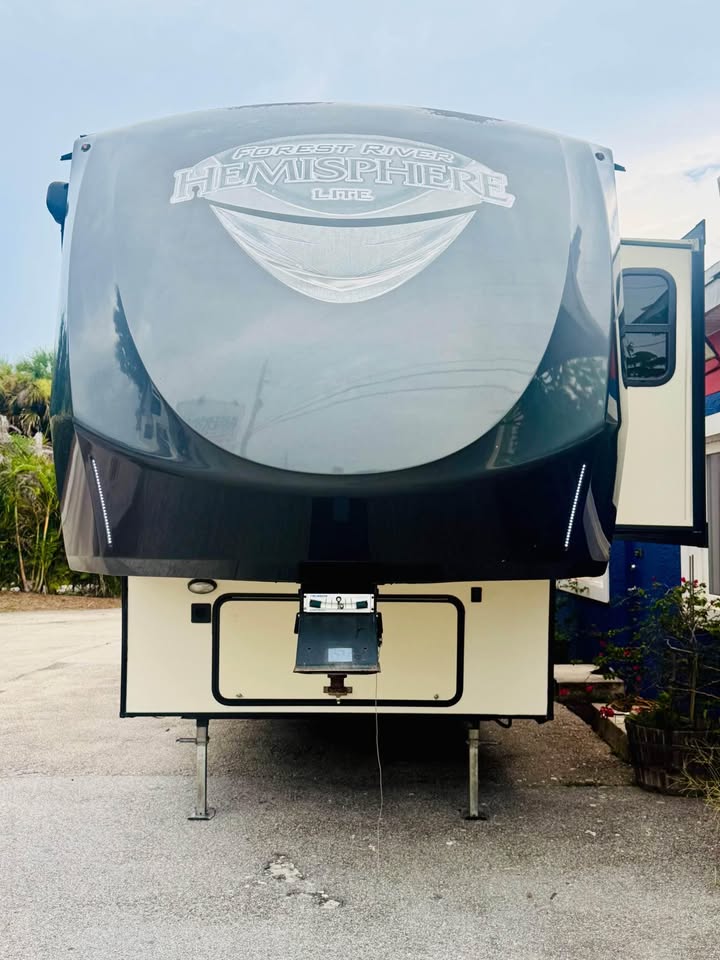 2017 Forest River Salem Laminated Towables - $14,000