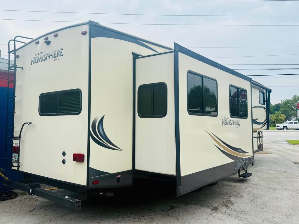 2017 Forest River Salem Laminated Towables - $14,000
