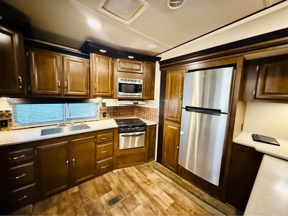 2017 Forest River Salem Laminated Towables - $14,000