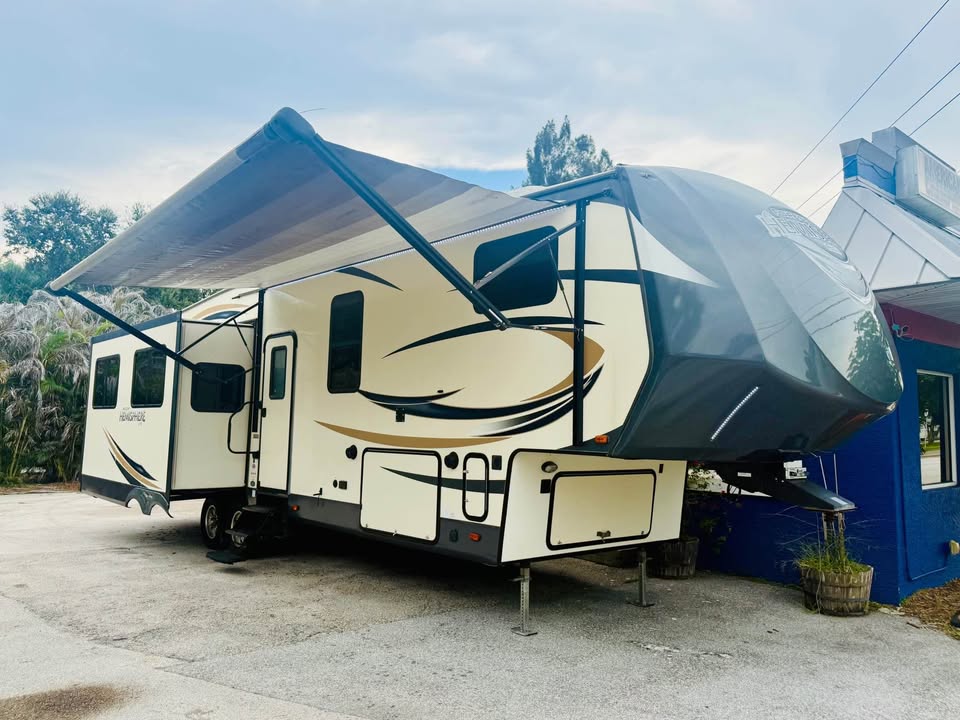 2017 Forest River Salem Laminated Towables - $14,000