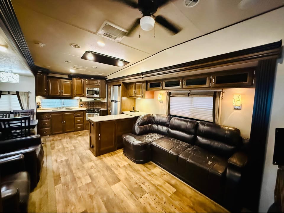 2017 Forest River Salem Laminated Towables - $14,000