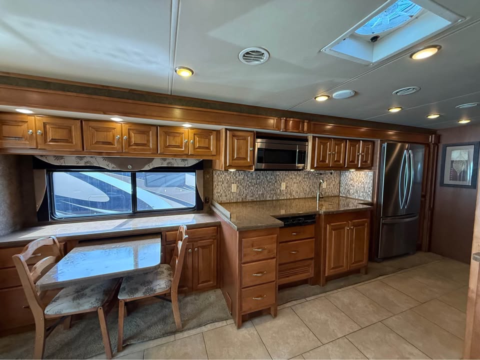 2015 Freightliner Xc-m Modular Rail Rear Engine Motor Home Chassis - $79,999