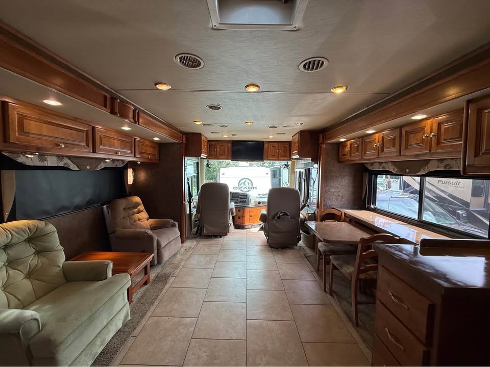 2015 Freightliner Xc-m Modular Rail Rear Engine Motor Home Chassis - $79,999