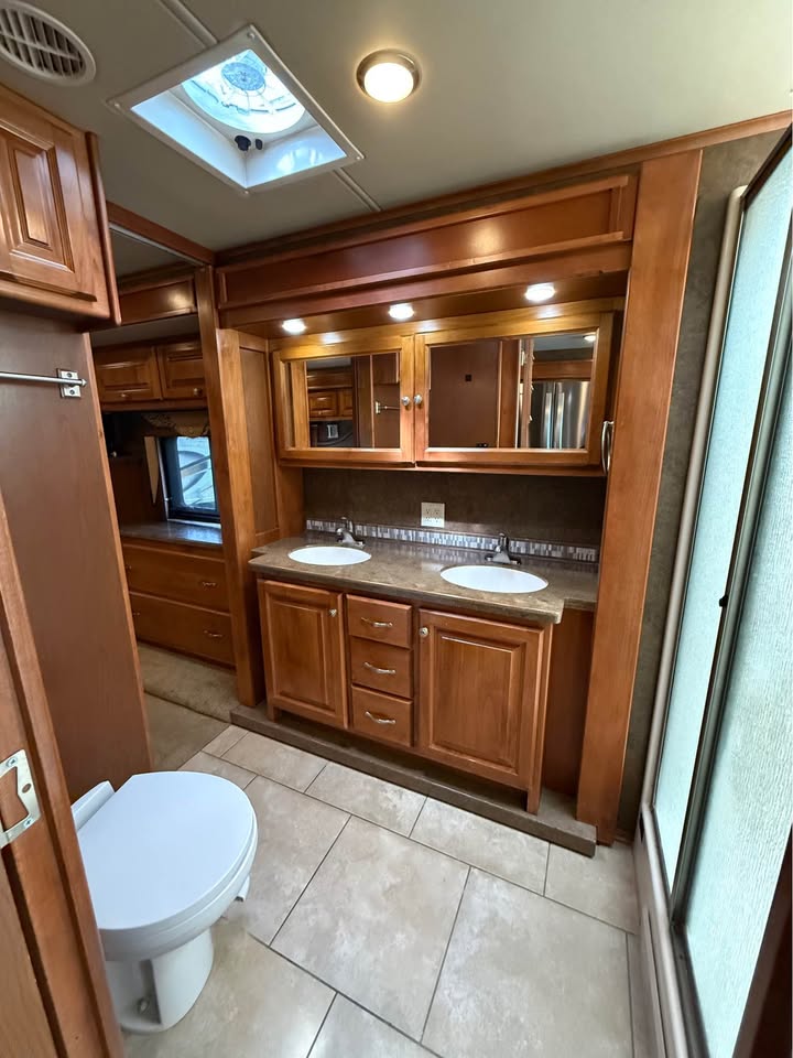 2015 Freightliner Xc-m Modular Rail Rear Engine Motor Home Chassis - $79,999