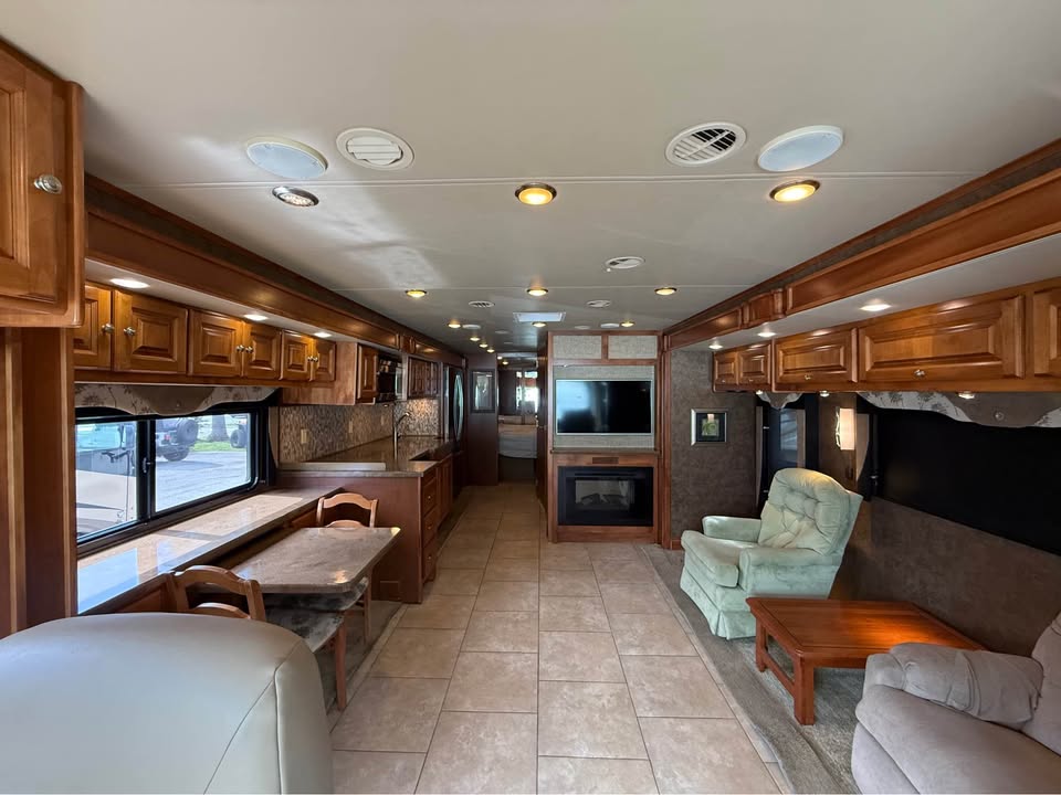 2015 Freightliner Xc-m Modular Rail Rear Engine Motor Home Chassis - $79,999