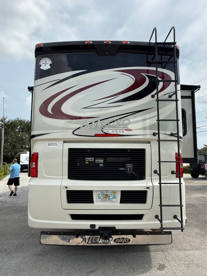 2015 Freightliner Xc-m Modular Rail Rear Engine Motor Home Chassis - $79,999