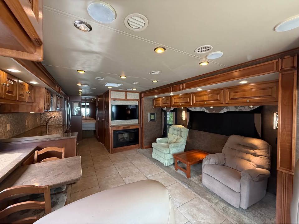 2015 Freightliner Xc-m Modular Rail Rear Engine Motor Home Chassis - $79,999
