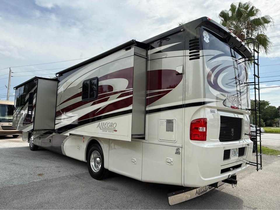 2015 Freightliner Xc-m Modular Rail Rear Engine Motor Home Chassis - $79,999