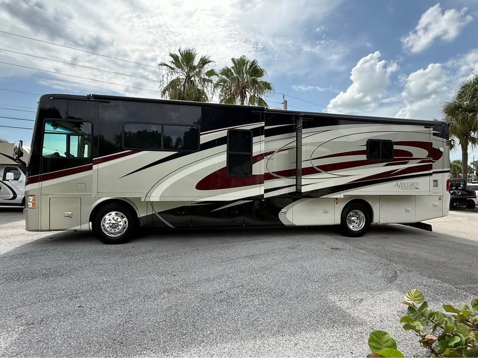 2015 Freightliner Xc-m Modular Rail Rear Engine Motor Home Chassis - $79,999
