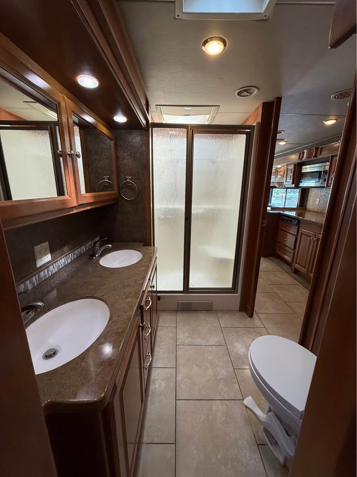 2015 Freightliner Xc-m Modular Rail Rear Engine Motor Home Chassis - $79,999