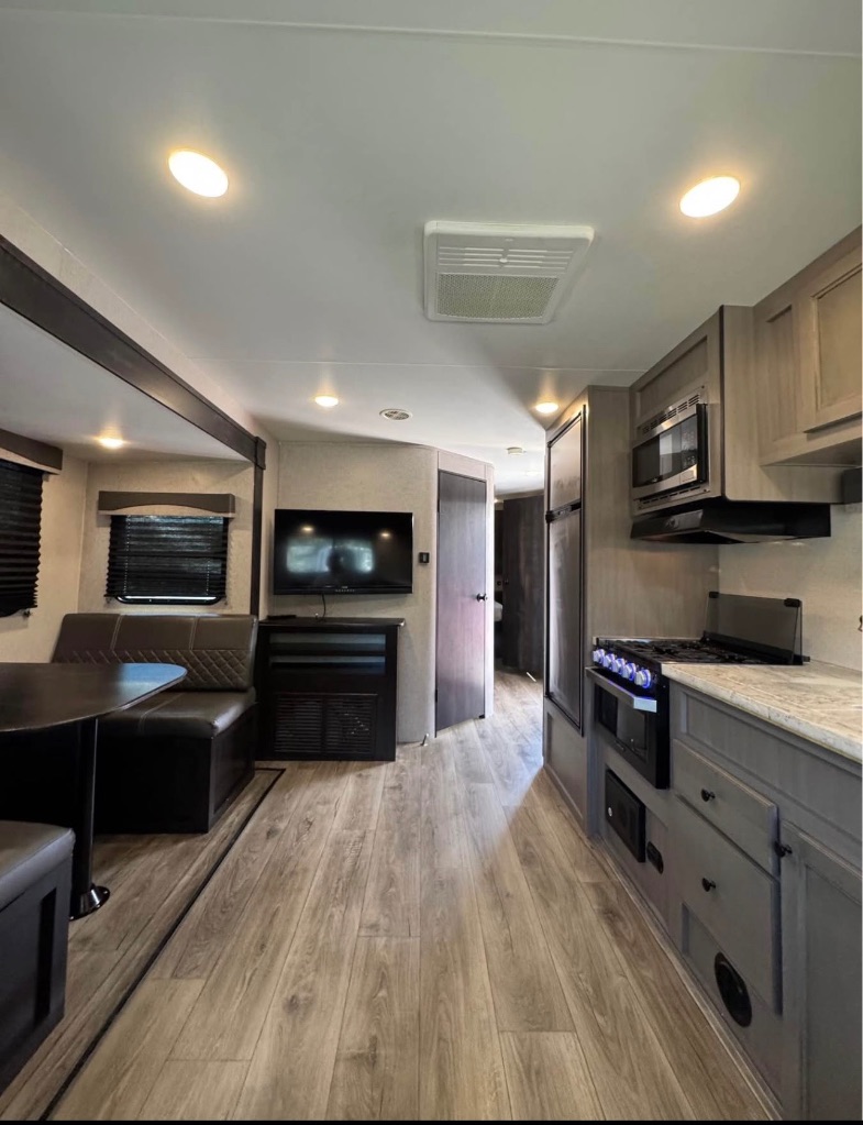2021 SUPER LITE  242RL - $15,000