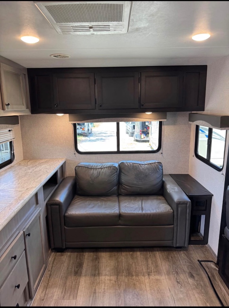 2021 SUPER LITE  242RL - $15,000