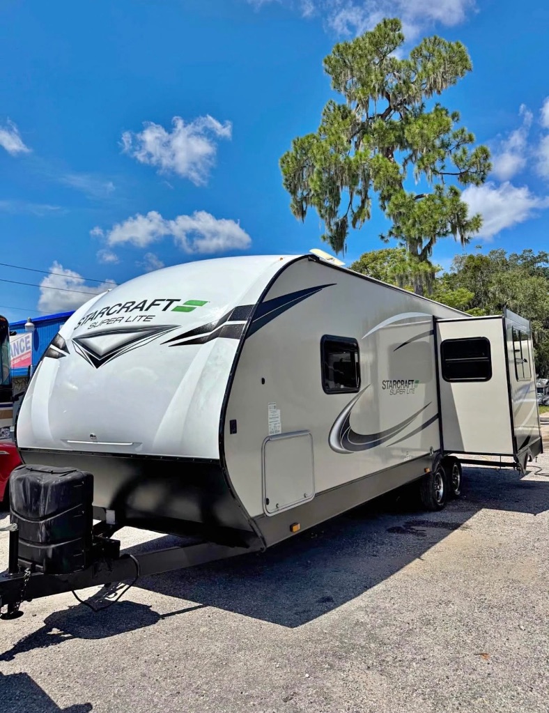 2021 SUPER LITE  242RL - $15,000
