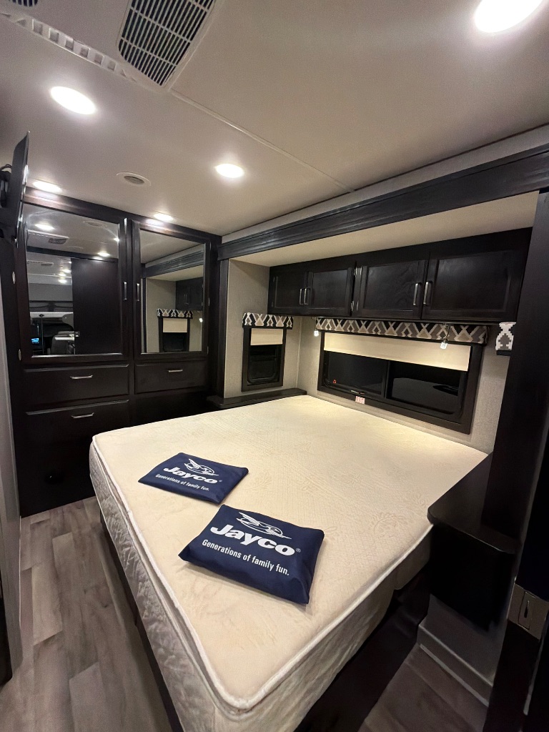 2021 Ford E-450 - $54,999