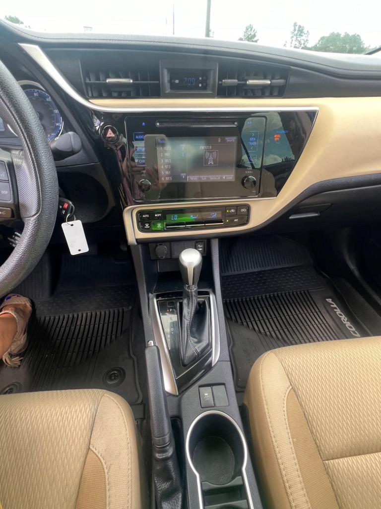 2019 Toyota Corolla LE photo