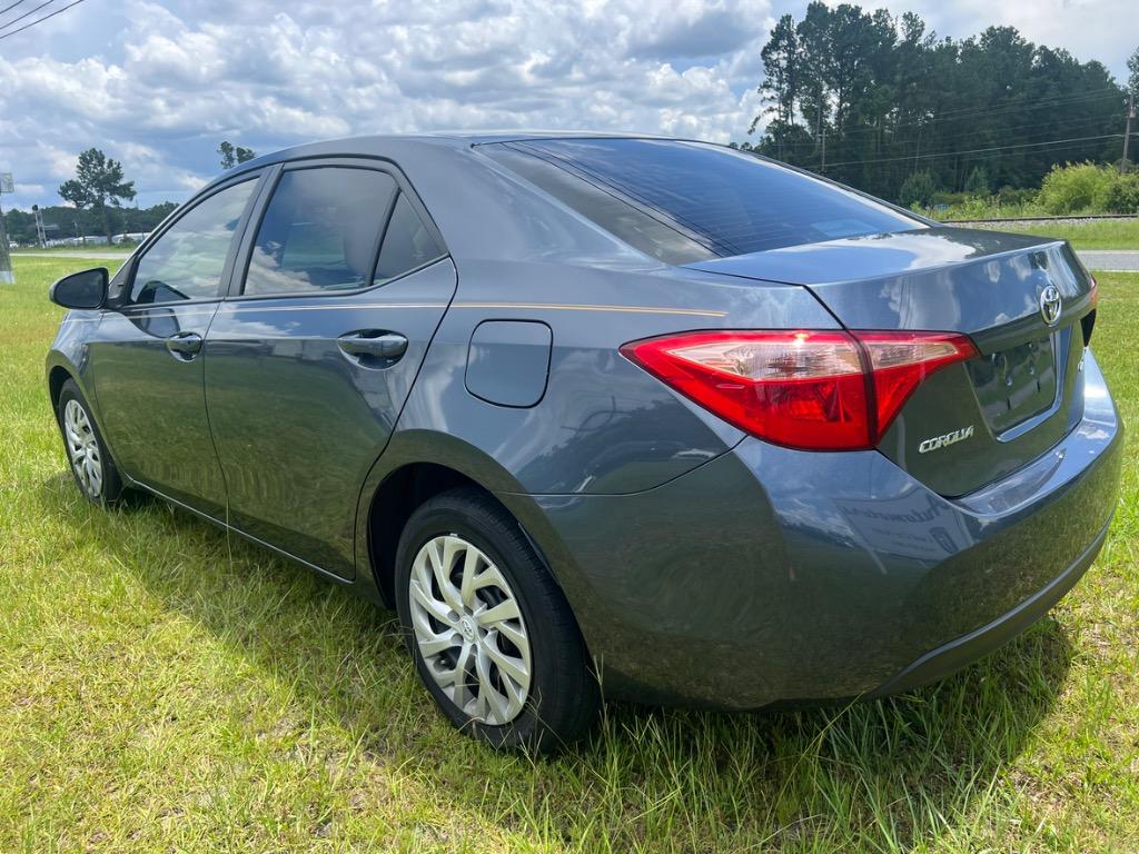 2019 Toyota Corolla LE photo