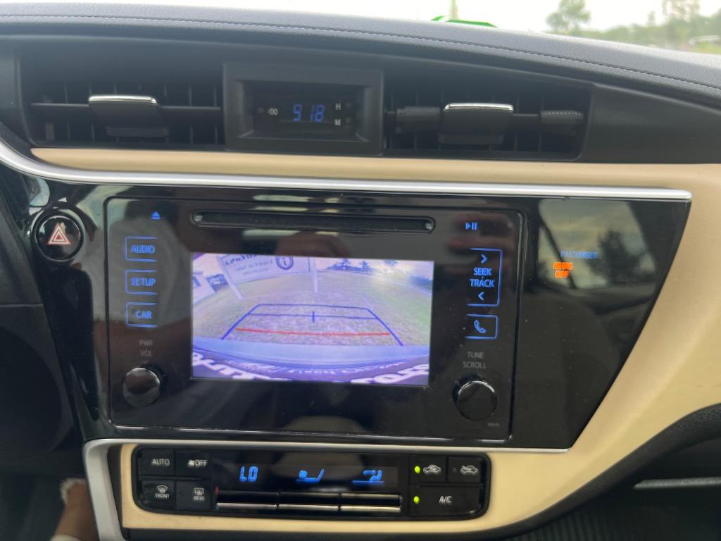 2019 Toyota Corolla LE photo