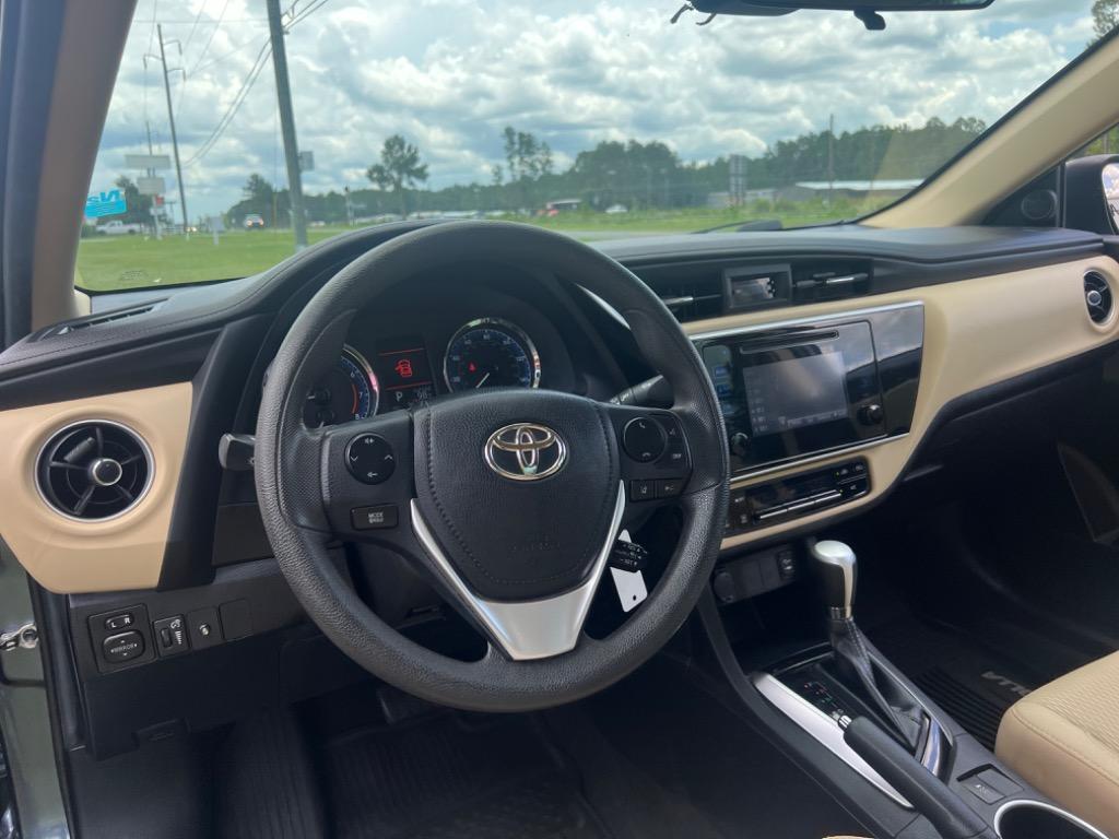 2019 Toyota Corolla LE photo