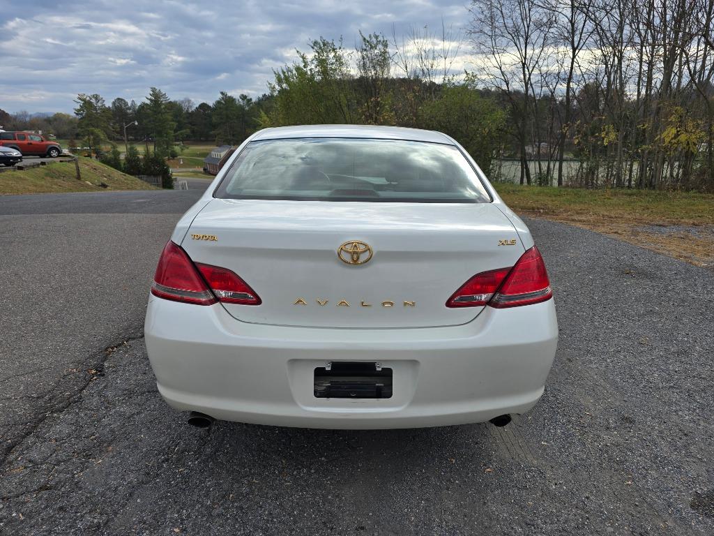 2005 Toyota Avalon XL photo