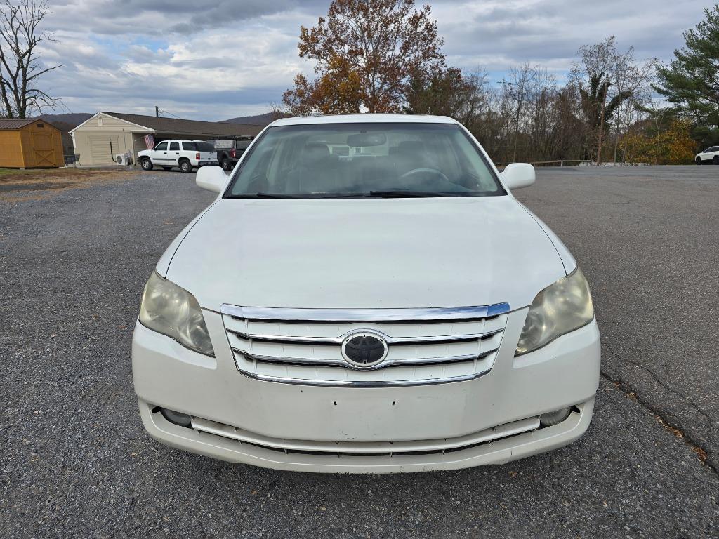 2005 Toyota Avalon XL photo