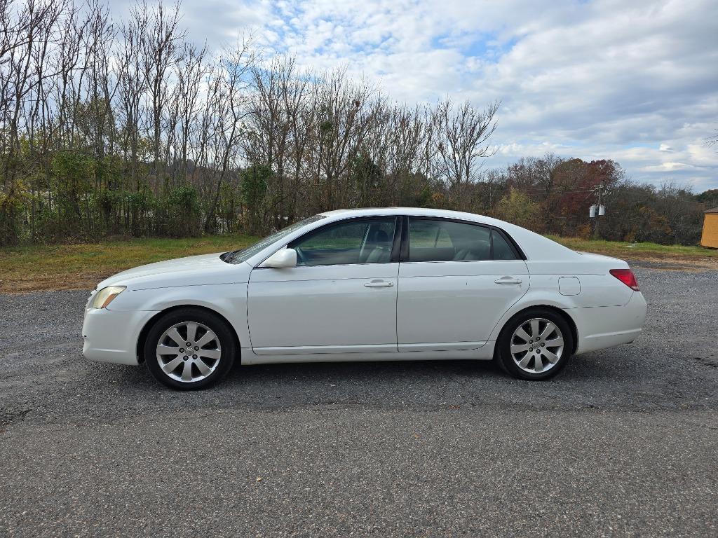 2005 Toyota Avalon XL photo
