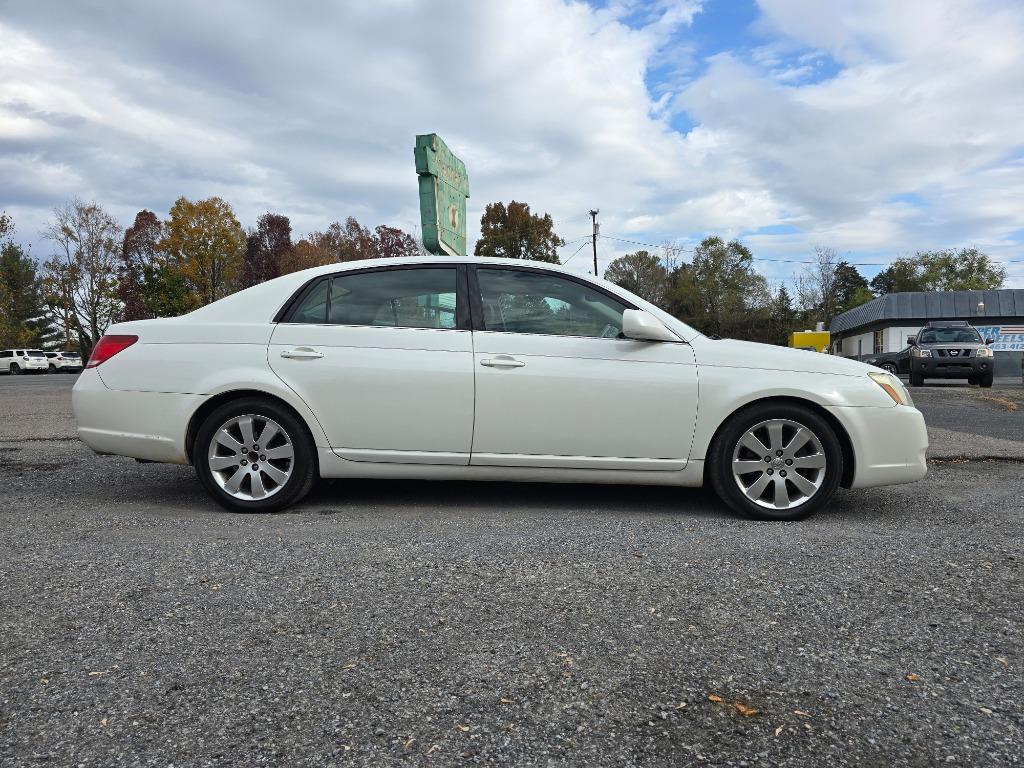 2005 Toyota Avalon XL photo
